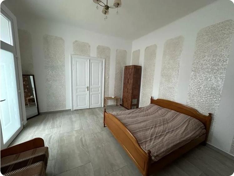 Casă cu 4 camere în Central