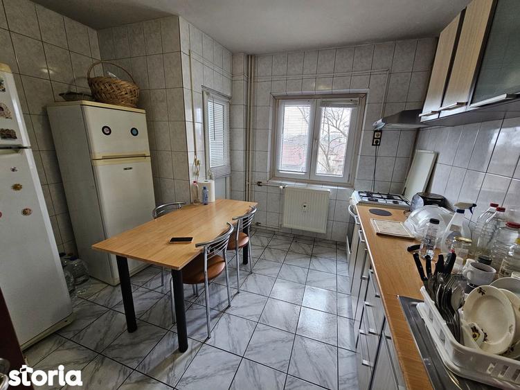 Apartament cu 3 camere decomandat în 13 Septembrie