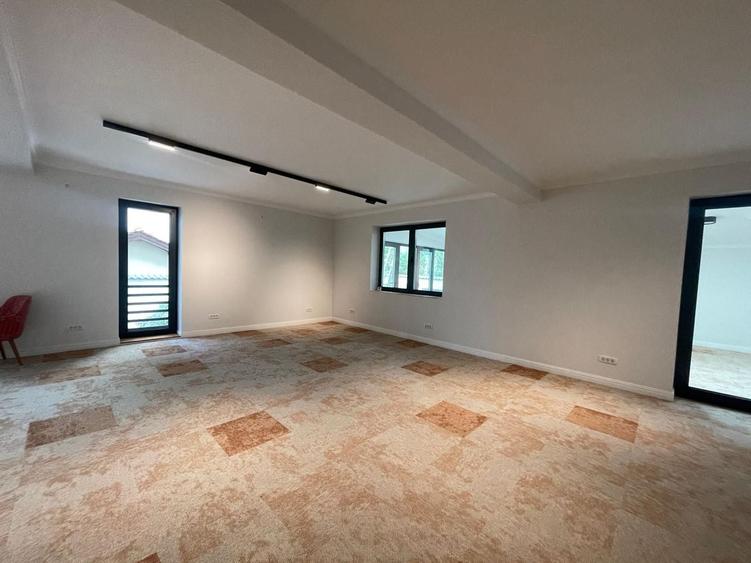 Spațiu comercial, de 140 mp, în Tei