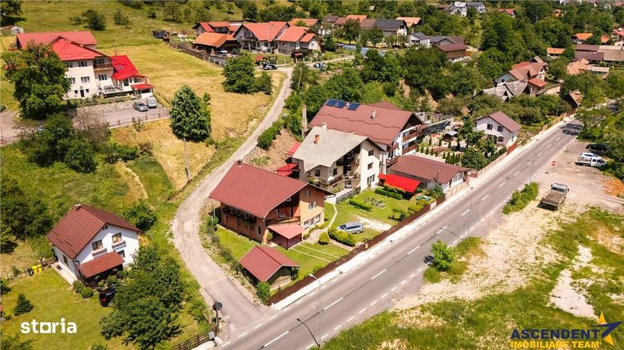 Casă cu 8 camere cu Teren 685 Mp în Moieciu