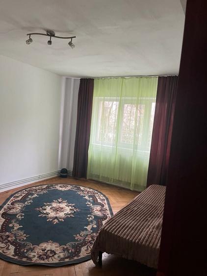 Apartament cu 3 camere decomandat în Aradului