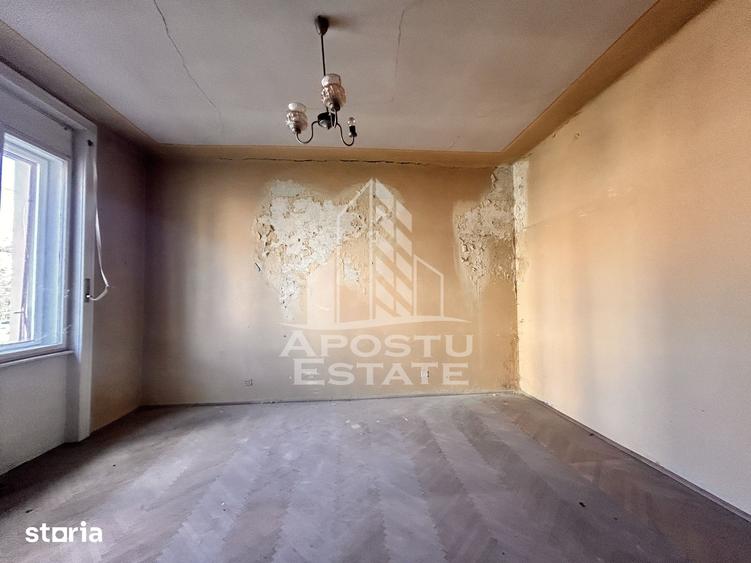 Casă cu 6 camere cu Teren 541 Mp în Complex Studențesc