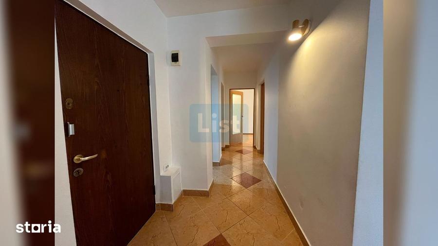 Apartament cu 3 camere semidecomandat în Europa