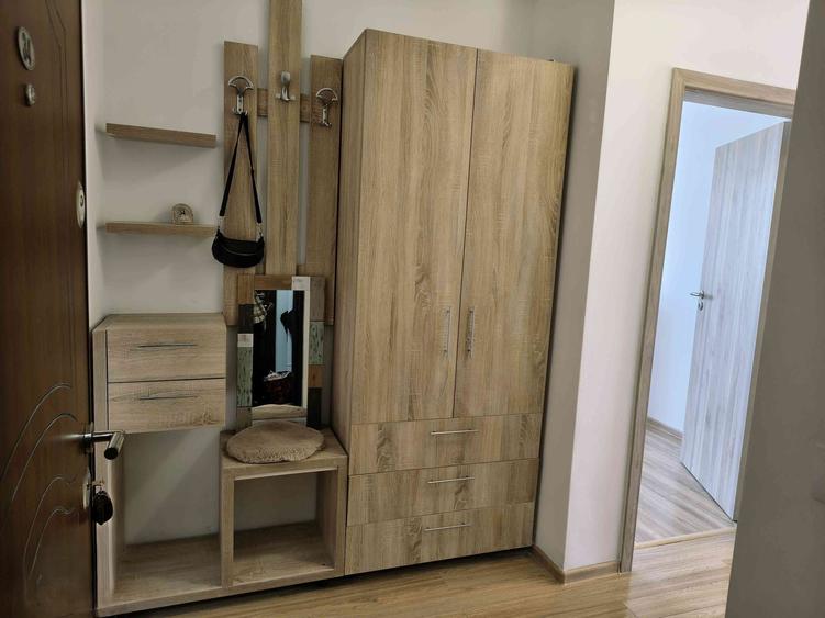 Apartament cu 2 camere decomandat în Tractorul