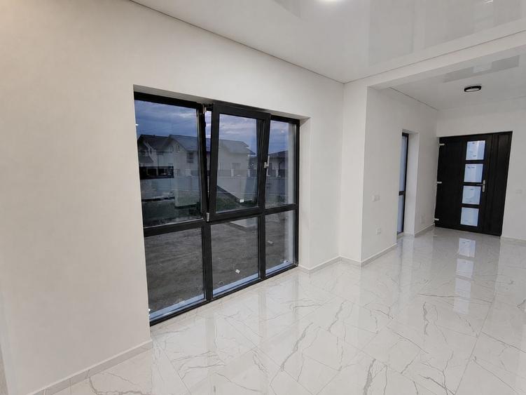Casă cu 4 camere în Valea Lupului