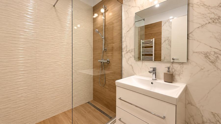Apartament cu 3 camere decomandat, mobilat în Băneasa