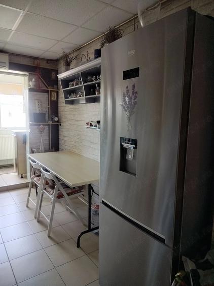 Apartament cu 4 camere semidecomandat în Berceni