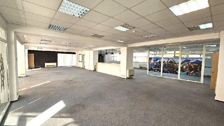 Birou, de 210 mp, în P-ta Presei Libere