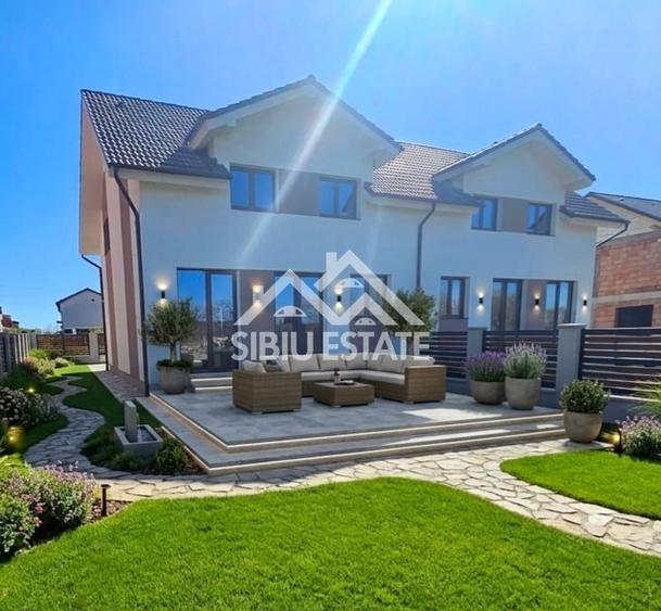 Duplex cu 4 camere cu Canalizare în Șura Mare