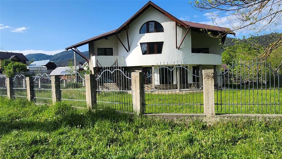 Casă individuală cu 6 camere cu Teren 786 Mp în Nord-Est