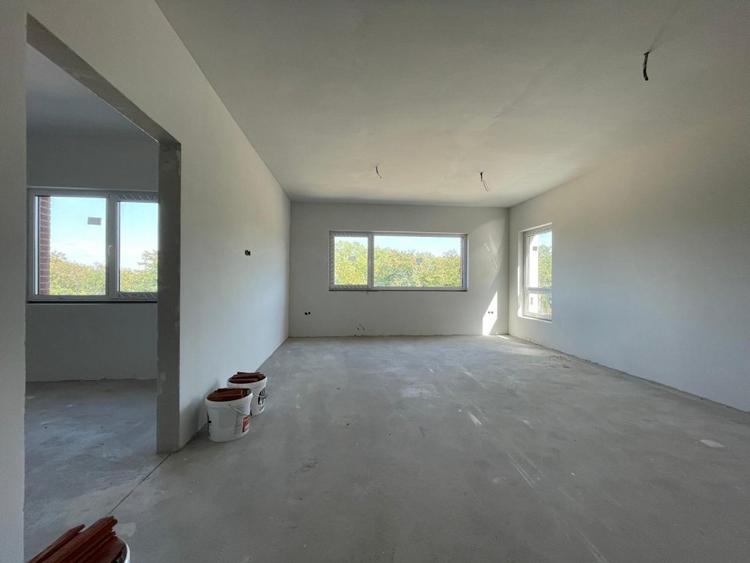 Duplex cu 6 camere cu Canalizare în Borhanci
