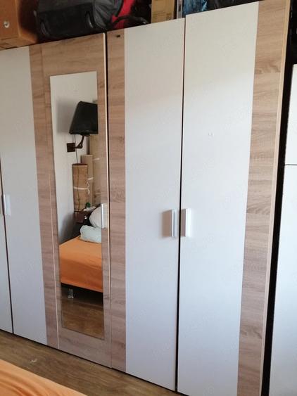 Apartament cu 3 camere semidecomandat în Moroasa 2