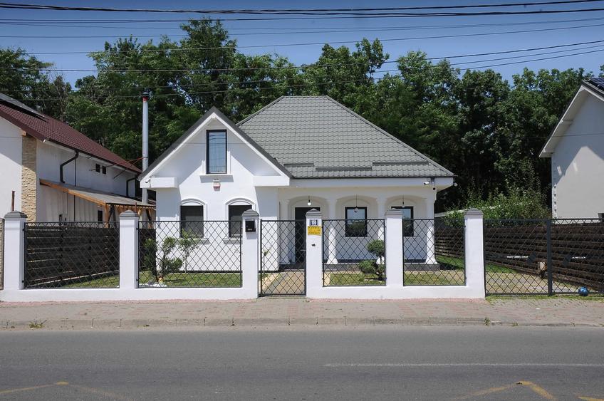Casă cu 4 camere în Vânători