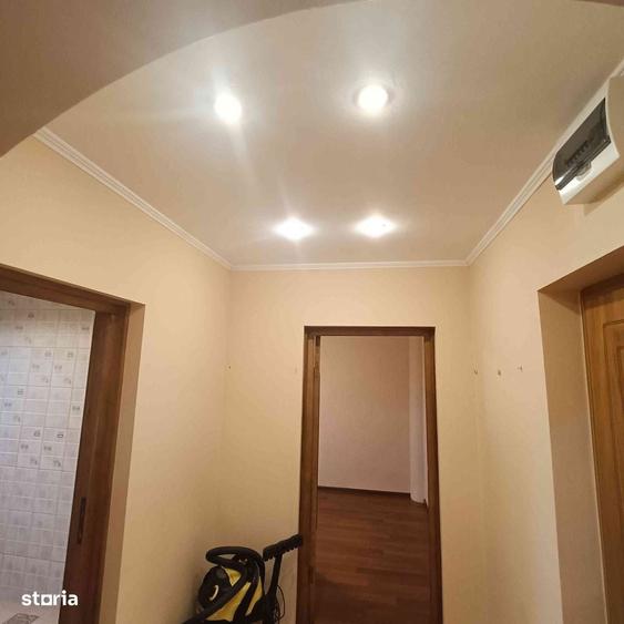 Apartament cu 3 camere decomandat în Exterior Vest