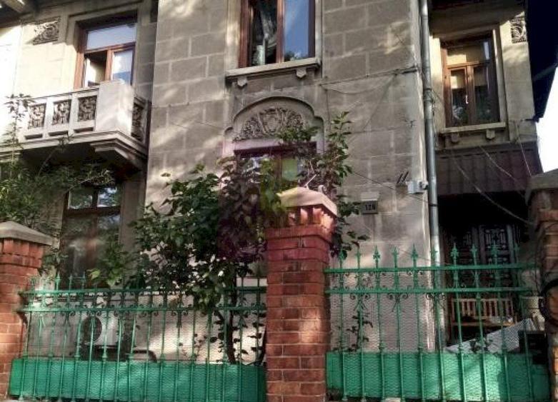 Apartament cu 7 camere decomandat, mobilat în Plevnei
