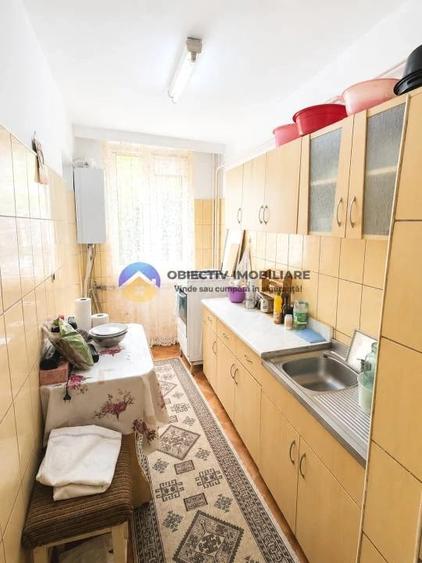 Apartament cu 3 camere semidecomandat în Dărmănești