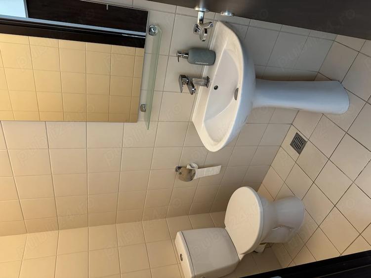 Apartament cu 3 camere semidecomandat în Titan