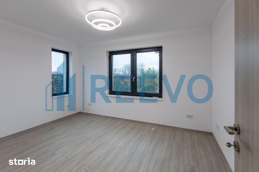 Casă cu 5 camere cu Teren 400 Mp în Gherăiești