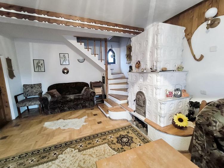 Duplex cu 10 camere cu Canalizare în Bran