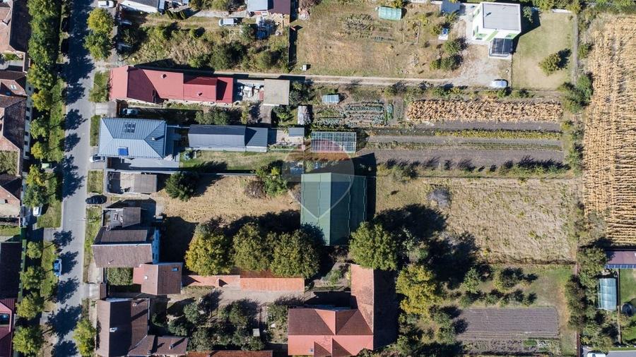 Casă individuală cu 6 camere cu Teren 3115 Mp în Sânpetru