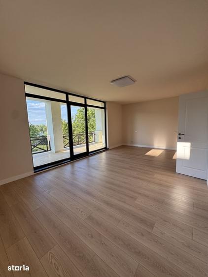 Casă cu 7 camere cu Teren 1146 Mp în Crevedia