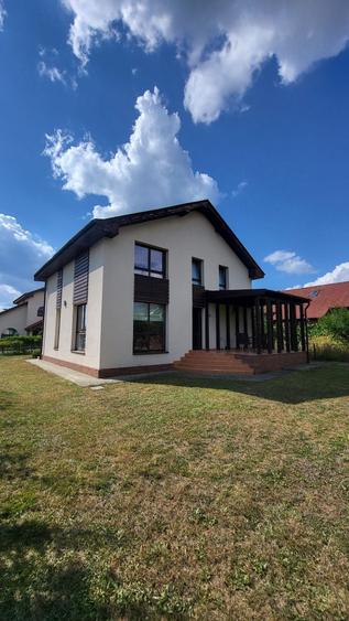 Casă cu 4 camere în Livezeni