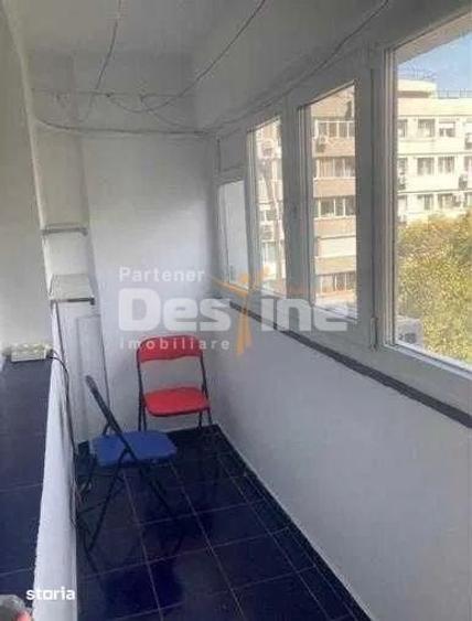 Apartament cu 3 camere semidecomandat în Drumul Taberei