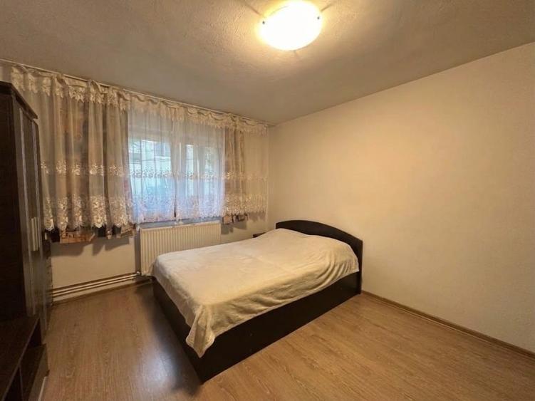 Apartament cu 3 camere semidecomandat în Uzina 2