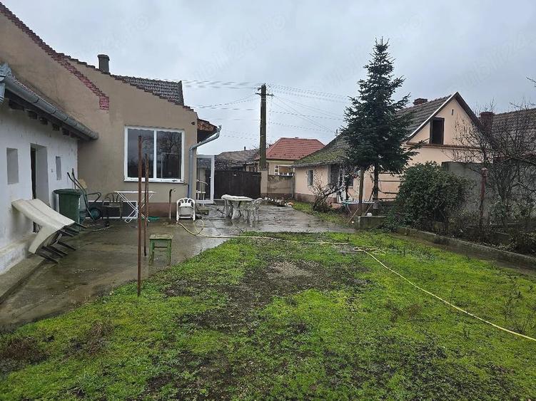 Casă cu 2 camere cu Teren 3040 Mp în Central