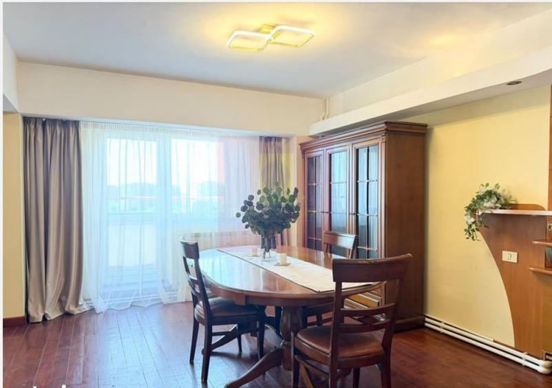 Apartament cu 4 camere decomandat în Unirii