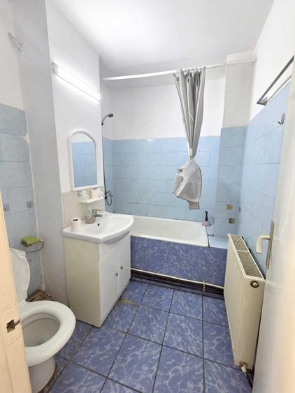 Garsonieră decomandată în Central