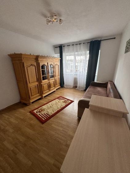 Apartament cu 3 camere decomandat, mobilat în Gară