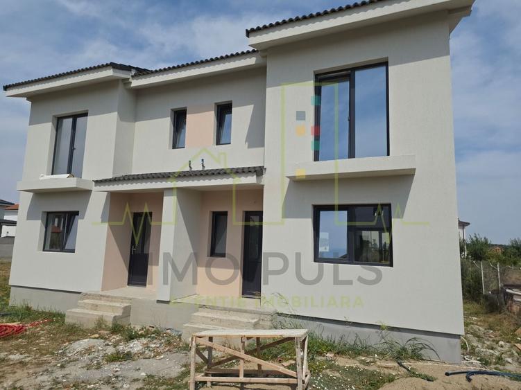Duplex cu 4 camere cu Canalizare în Moșnița Veche