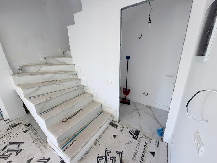 Duplex cu 4 camere cu Canalizare în Metalurgiei