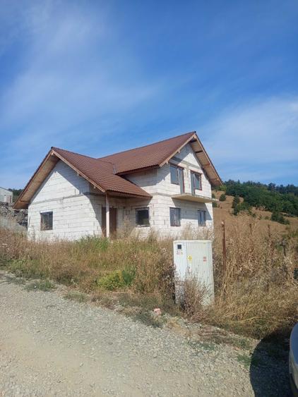 Casă cu 4 camere cu Teren 1064 Mp în Micești