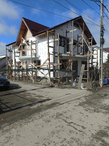 Casă individuală cu 7 camere cu Canalizare în Sud