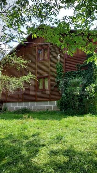 Casă individuală cu 6 camere cu Canalizare în Vest