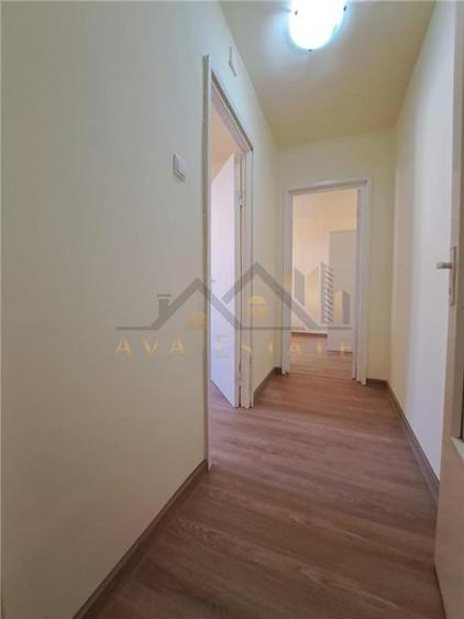 Apartament cu 3 camere semidecomandat, mobilat în Dacia