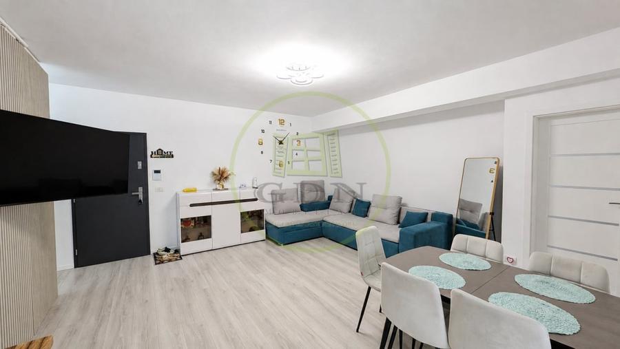 Apartament cu 3 camere semidecomandat, mobilat în Periferie