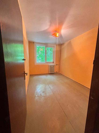Apartament cu 3 camere semidecomandat în Alexandru Obregia
