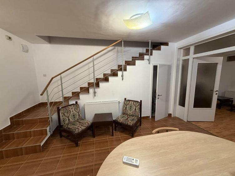 Casă cu 5 camere cu Teren 250 Mp în Central