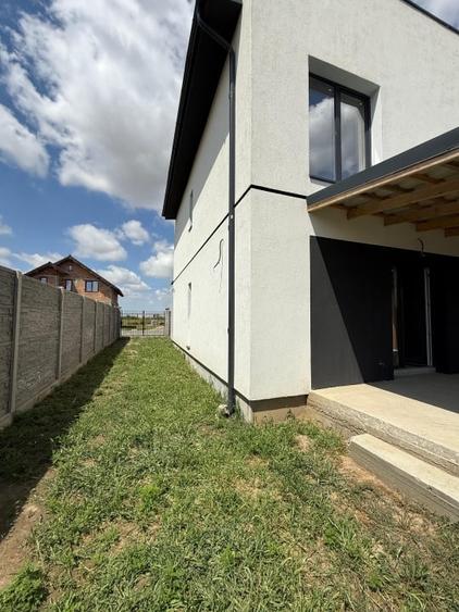 Duplex cu 4 camere cu Teren 287 Mp în Giroc