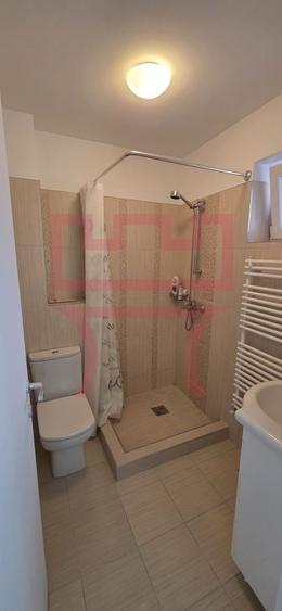 Casă individuală cu 5 camere cu Canalizare în Central