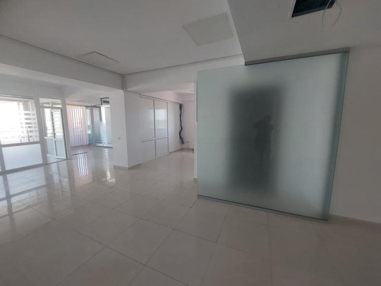 Birou, de 191 mp, în Central