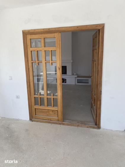 Casă cu 4 camere cu Teren 400 Mp în Central