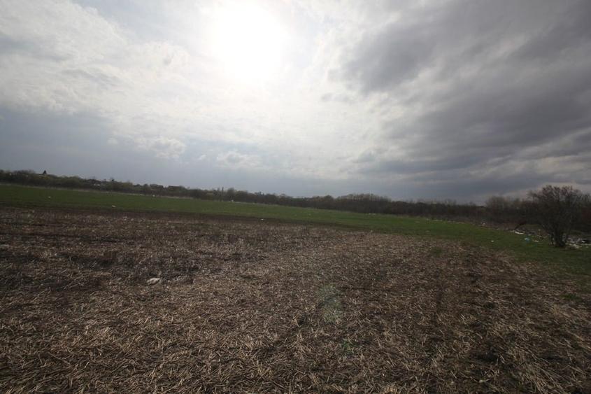 Teren agricol extravilan de 3313 mp, în Central