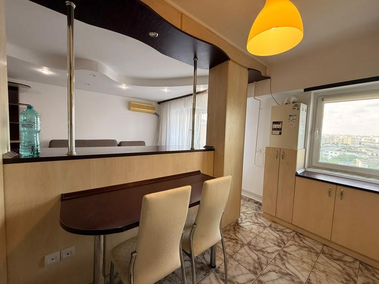 Apartament cu 3 camere decomandat, mobilat în Nicolina