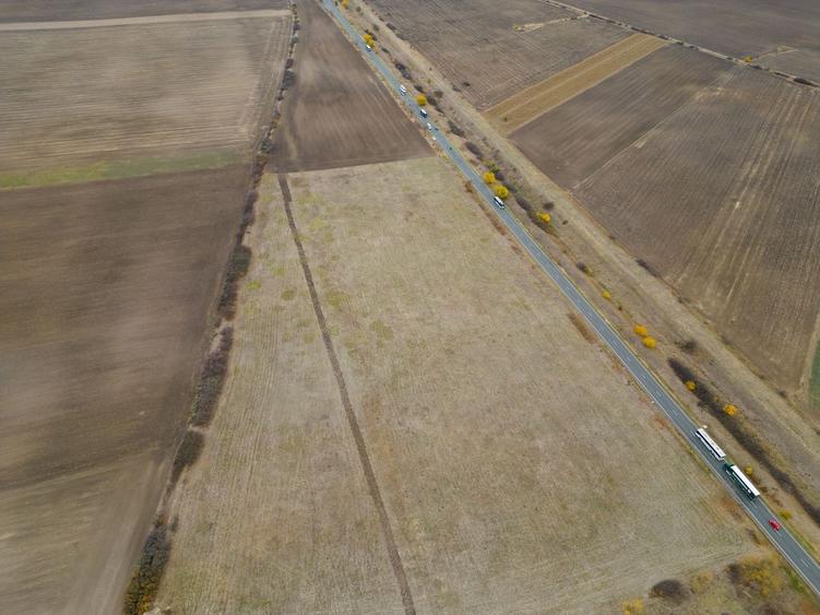Teren agricol extravilan de 22500 mp, în Est