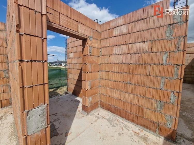 Duplex cu 3 camere cu Teren 300 Mp în Bucovăț (Remetea Mare)