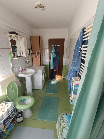 Apartament cu 3 camere decomandat în Șagului